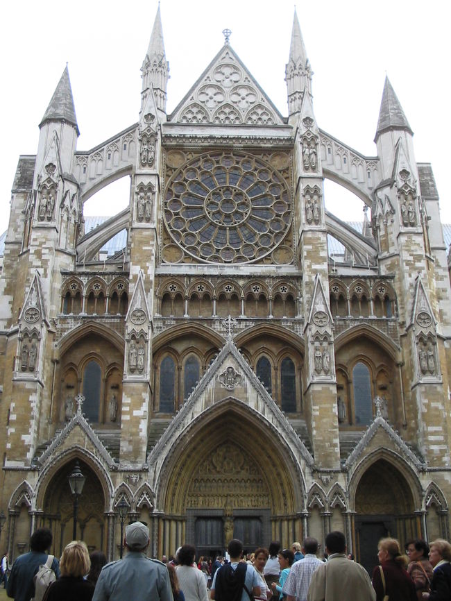 ウエストミンスター寺院。入り口正面から。