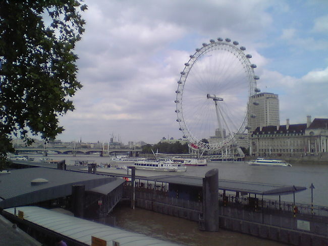 ウェストミンスター駅に降りる前にパチリ。