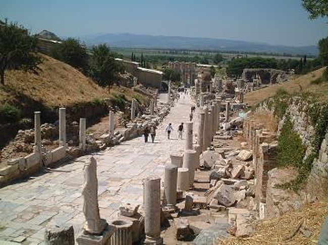 ベルガモン遺跡の次はエフェソス遺跡♪<br />ものすごい遺跡群に圧倒されっぱなしでした・・・。
