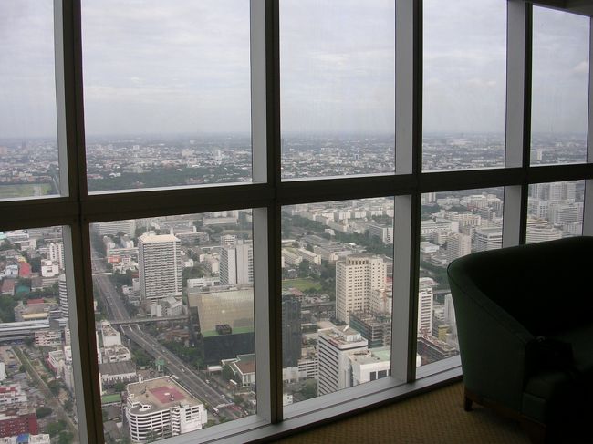 バイヨーク・スカイホテル<br /><br />高層ホテルの窓から見る景色は圧巻でした。ホテルライフを満喫しようと思ったのですが、風呂に入って横になっていたら早々に寝てしまいました。旅の疲れが出てたみたいです。