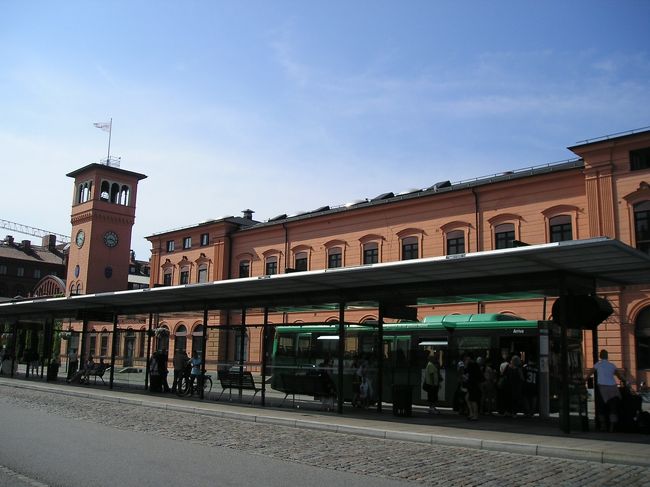 マルメ駅を出て、運河を渡ります