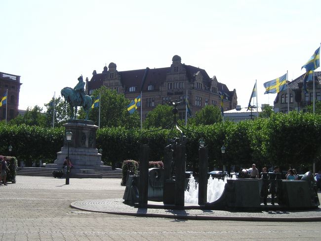 ストートリィ広場<br /><br />この中央には、デンマークからマルメを取り戻したカール11世王の像がたっています。