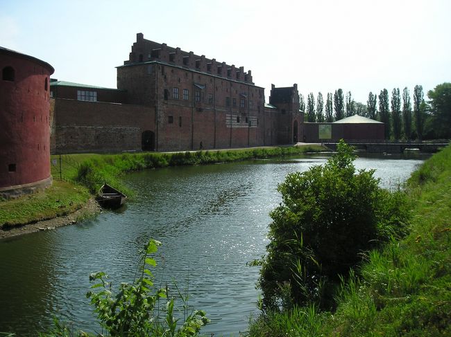 マルメヒュース（マルメ城）<br /><br />15世紀に建てられたルネッサンス様式の城塞です。その後、デンマーク王室の別荘、19世紀には牢獄として使われ、現在は博物館として公開されています。