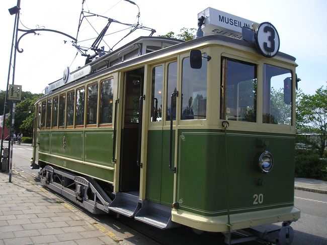 このトラム、夏だけ、マルメヒュースの前から市立図書館の間を往復しているそうです。