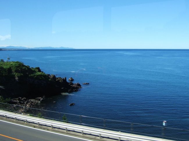 日本海のそばを走る羽越本線に乗ったので、かなりずっと海が見えました。<br />快晴だったので、とても気持ちよかったです。<br />