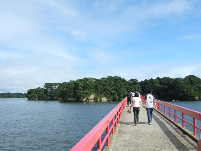 橋を渡って、島まで行く。<br /><br />福浦島は、意外と広くて、歩くのにはもってこい。<br />でも、このときは、荷物を持っていたため、たくさん歩くのはつらくて、<br />全部は回らなかった。<br />簡単コースを1周、という感じ。<br />