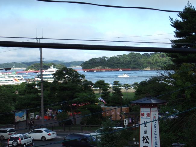 ホームからの眺め。<br />電線がなければ、それなりにいい眺めなのに。<br />