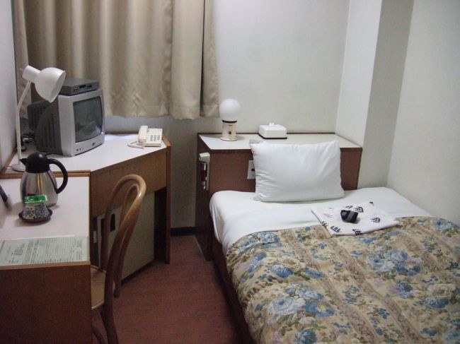 2日目のホテル<br />ホテルメイフラワー仙台<br /><br />ま、安いだけのことはあるなって感じで。<br />でも、汚くはなくて、古いっていうだけ。<br />ここも、種類は少ないけど、朝食は無料であったし。<br />