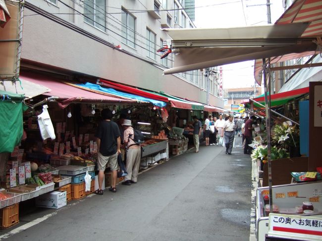 朝市<br />人がいるな〜と思って行ってみたら、朝市でした。<br />