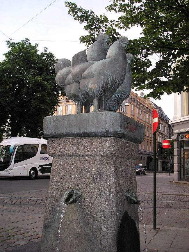 にわとりのいる水飲み場