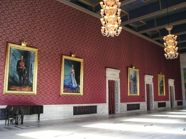 豪華な広い部屋がいくつかあります。<br />窓からは、海も見えていました。