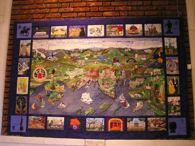 パッチワークでできています。