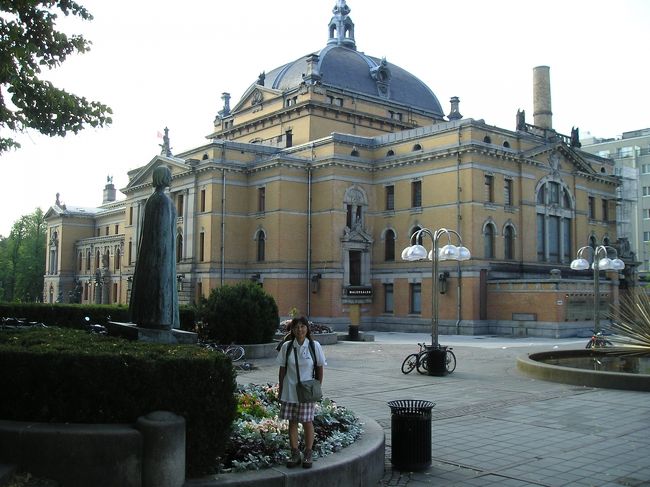 国立劇場<br /><br />王宮に近い側