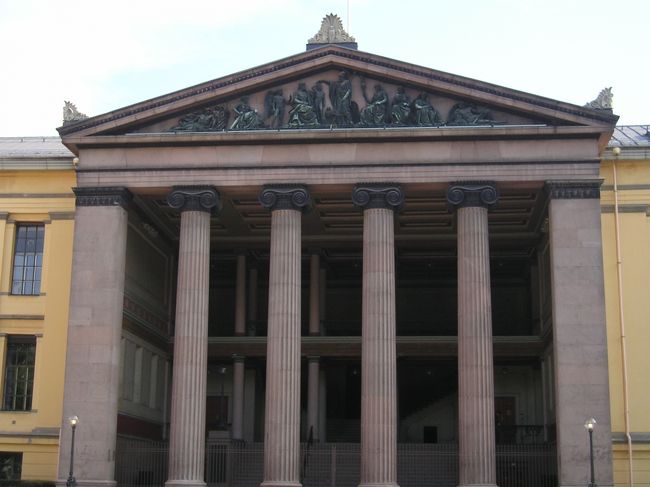 オスロ大学アウラ講堂正面