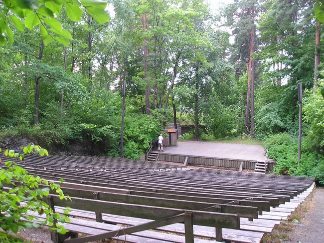 ノルウェー民俗博物館<br /><br />奥に入っていくと、野外博物館になっています。<br /><br />ここは、円形の野外劇場