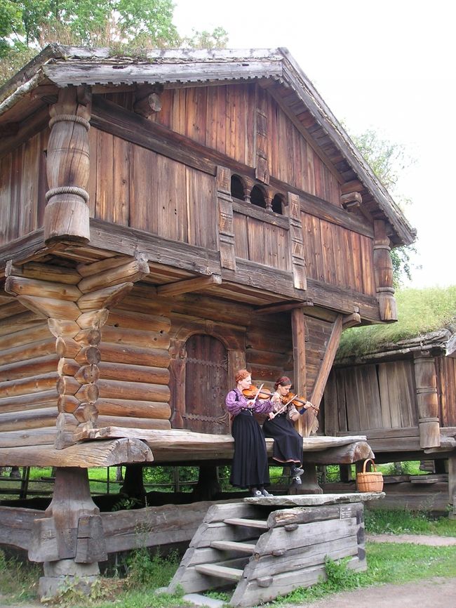 バイオリンでの民俗舞曲を聞かせてもらえました。