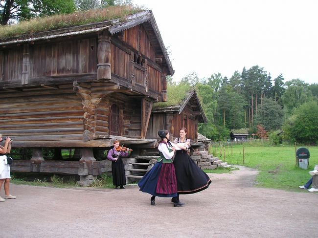 フォークダンスも見せていただけました。