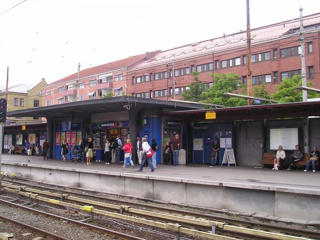 地上にある地下鉄駅マヨルステゥーエン駅に出て、地下鉄に乗ってムンク美術館へ向かいます。