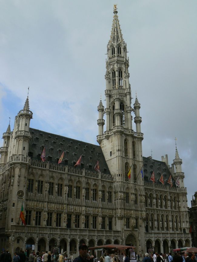 ブリュッセルのグランプラスでワッフルを(2006お急ぎ7カ国?旅行?)