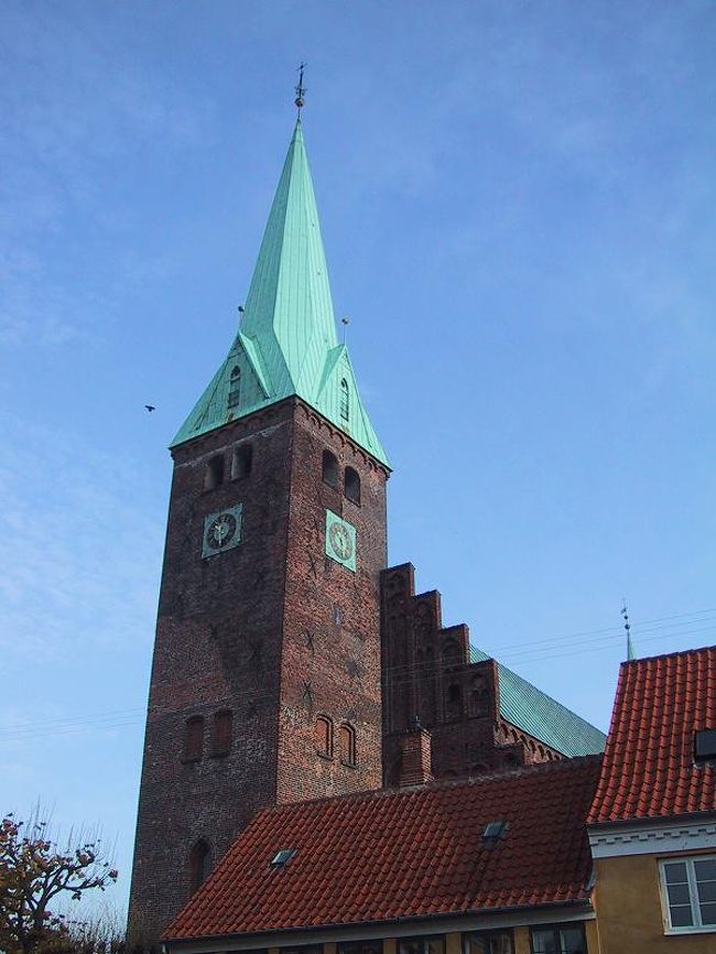 こちらは聖オーライ教会Sct.Olai Kirkeです。由緒ある教会ということです。