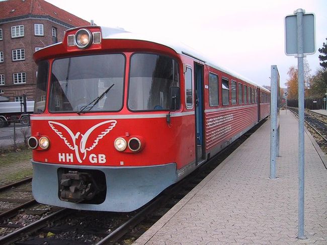 真っ赤なディーゼルカーでした。ヘルシンオアまでは一駅です。時間に余裕があれば逆向きに行ってたかも…