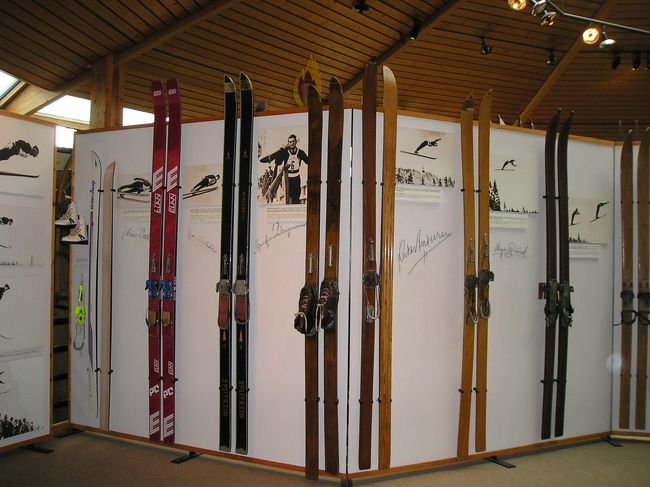 もちろんスキー板の展示もあります