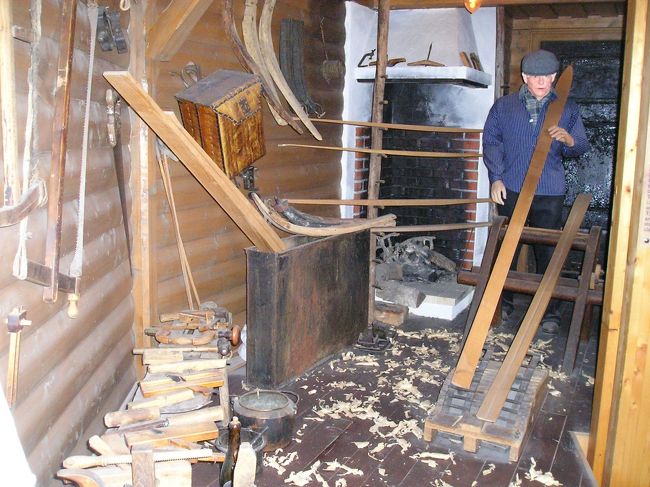 チューンナップの作業台<br /><br />私も、自分でチューンナップしていた時もありましたが、<br />たいへんでした。