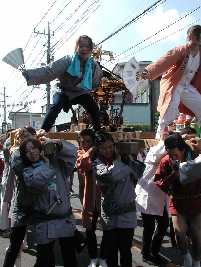 女性担ぎ手の頑張り。