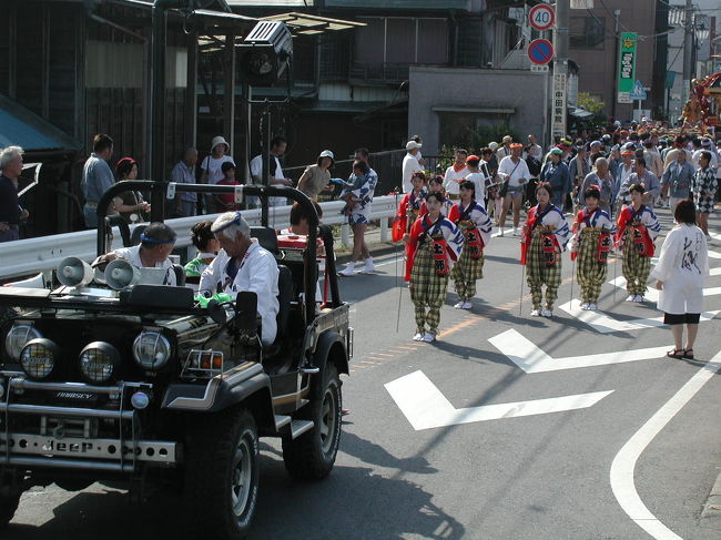 この祭りは「土師祭」（はじまつり）といって五穀豊穣や商売繁盛を願う祭り。