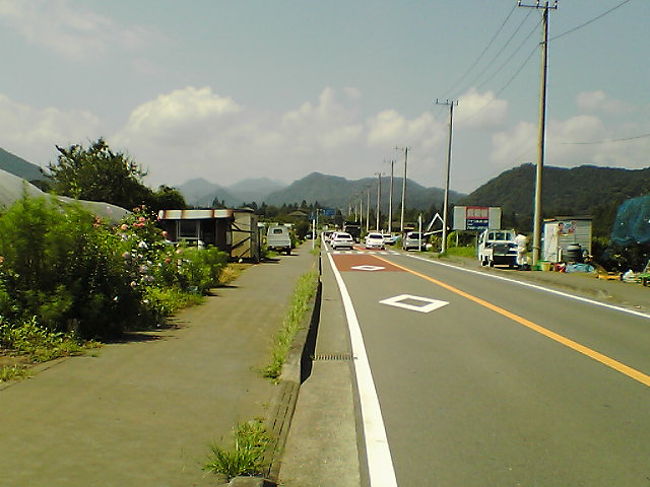 道志道・・<br />「夢の街道」？とか名前がついている・・<br /><br />この道のすばらしいのは・・<br />山中湖まで４０ｋｍ位の距離か？<br /><br />信号がナイこと。<br />快適なツーリングが楽しめる。