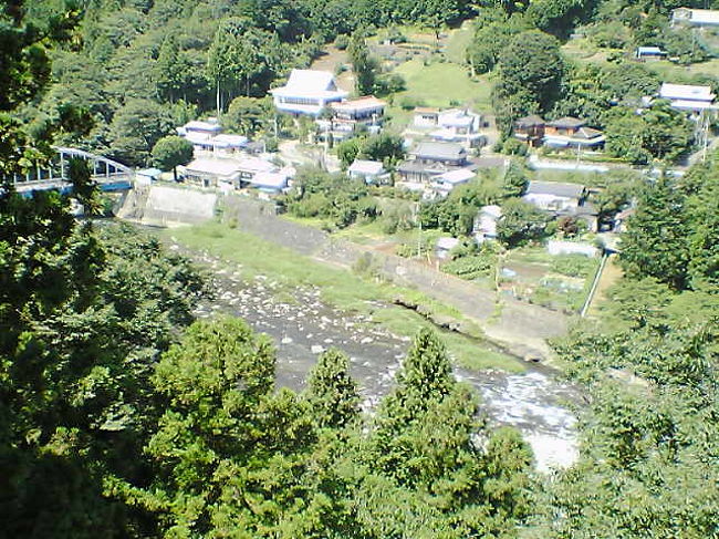 大野田橋から、川沿いの村を眺める・・<br />一見するには、のどかな風景である・・<br /><br />が、実際は自然の厳しさが余りあるのだろう？？