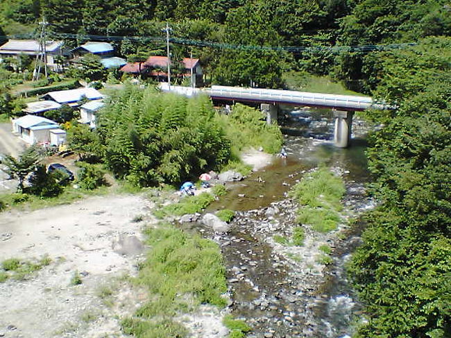 道志道・大室橋より・・<br />橋下の村の風景・・<br />