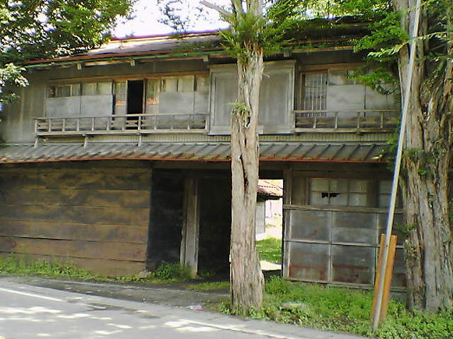山中湖・到着・・<br />平野・交差点角にある廃屋・・<br />