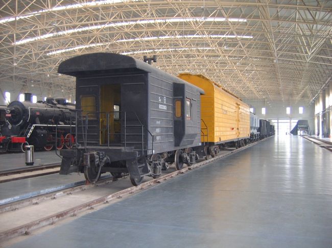 貨車でいっぱいです。