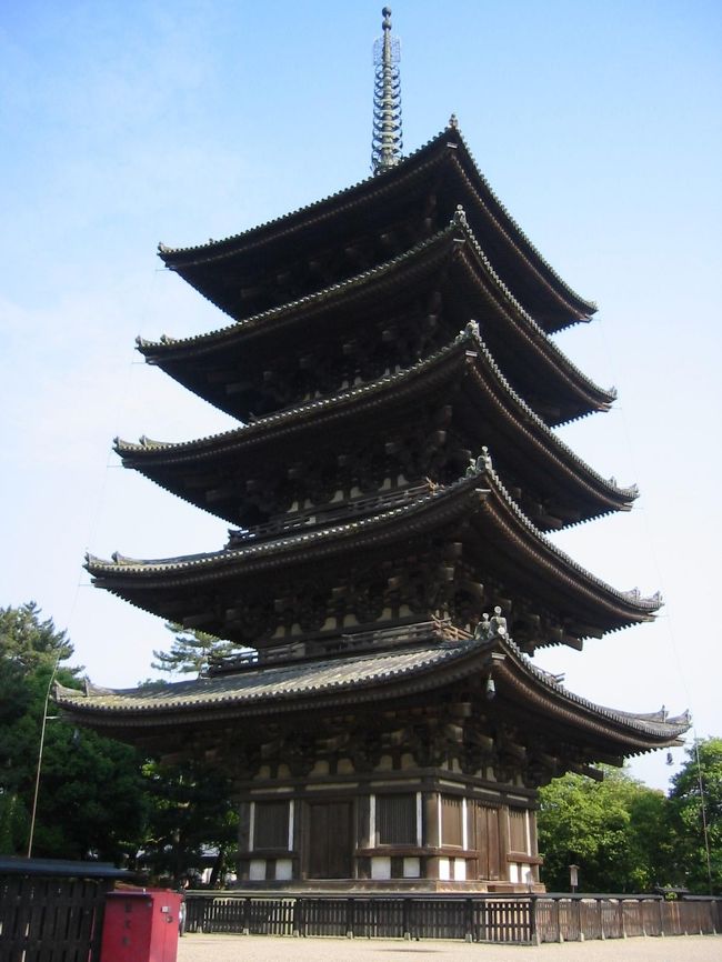 ☆五重塔<br />　飛鳥時代〜現代まで<br />　ここに建ち続けているって<br />　すごくないですかぁ〜<br />　想像しただけで鳥肌です。。。<br />　これを建てた人はホントすばらしい！！<br />　<br />　