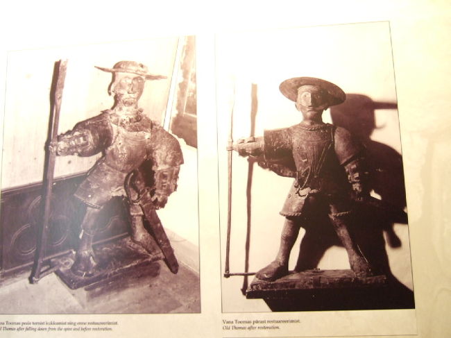 　タウンホールを外からみたとき、屋根から塔がつきでていて、さらにその塔の屋根のさきっちょになにやら人間がいる。。のです。<br />　その人こそ写真のオールドトーマスさん。<br />　１５３０年からタリンのシンボルとして町を見守っていたらしい。