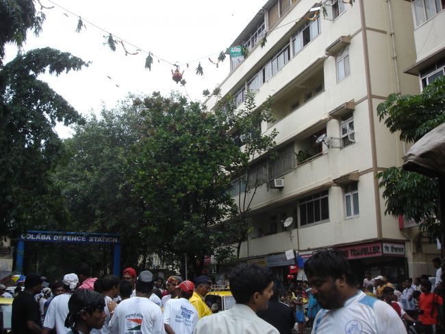 Big Money Pot!! ここから、更にロープを引っ張り揚げられた。下で見上げる20人ぐらいの小さいチーム。しばらくすると諦めて他のPotに向かった。