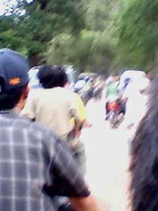 バイタク君の頭は右のほうにあるけど、後ろから撮影。バイクは意外と疲れた・・・・あと、気を使う性分なのでずっと待たせているのも悪いなーと思ったり。まぁ、便利ですけどね。