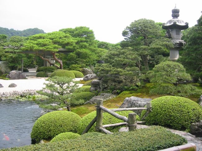 足立美術館に行ったら<br />［大観］という喫茶店でぜひ休憩して下さい！<br />池庭を見ながらのコーヒーは最高です。<br />贅沢な時間を過ごせました。