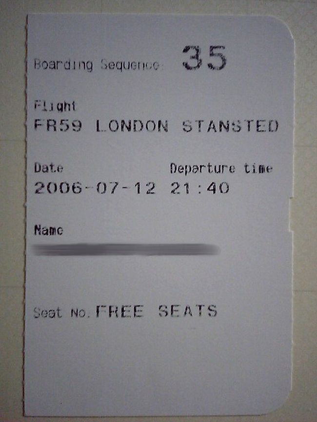 日本への帰国便が出発するロンドンへ、再びRyanairで。<br />運賃SEK1、諸税等SEK103で、計SEK104。<br />クレジットカードへの請求額は1,835円だった。<br />カウナスからロンドンへの直行便もあったのだが、ストックホルム乗換の方が遥かに安かった。<br />但し、Ryanairには乗継という制度が無いので、スルーチェックインは出来ないし、遅延で乗り遅れても補償はない。<br />普通の航空会社なら、たとえ補償ナシの契約でも、次の便に空席があれば振替えてくれるが、ほぼ満席が当たり前のRyanairでは難しいと思う。