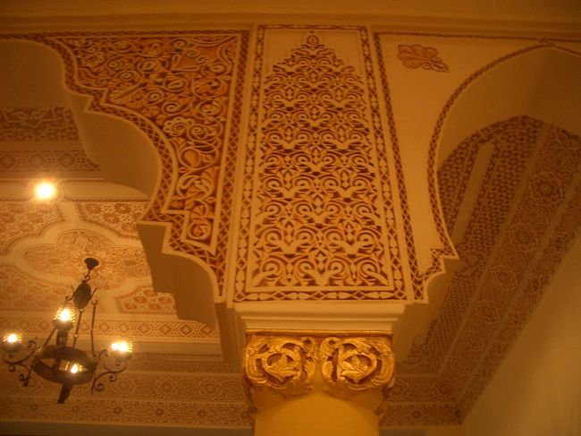 ホテルのロビーの天井の造りはとってもキレイ☆