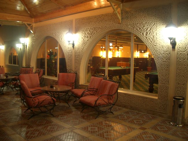 ソファーに座ってゆっくりしてると、中でビリヤードを発見♪