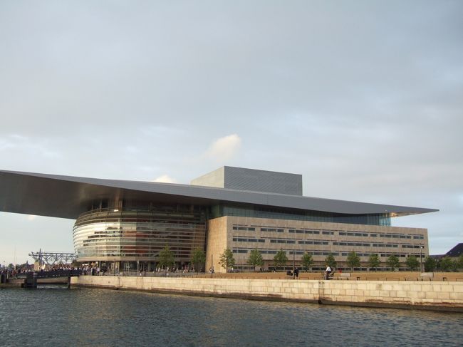 ハーバー・バスから観たオペラハウス<br />とても立派な建物でした！