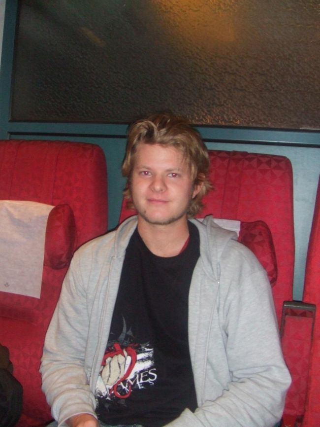 Day 71/オスロ（ノルウェー）<br />●オーストリア人のダニエルと途中で知り合う。電車２回も乗り継ぎ。雨の寒い夜中2時から4時頃まで遅れてくる電車をホームで待つ。道連れがいてよかった。１時間遅れで到着！(8/28)<br />