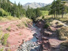 中心から少しはなれたRed Rock Canyonへ

20分ほどでまわれる散歩道Loop Trailがあったので歩いてみる。途中のキャンプ場はアメリカのLabor Dayの翌日、この日からクローズになっていた。もう夏が終わったのだなあとちょっと寂しい。