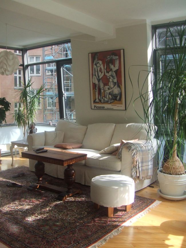 Day 68/（ストックホルム）→コペンハーゲン（デンマーク）<br />●ザグレブで出会ったメキシコ系アメリカ人フレディが友達を訪ねていくのに便乗。ポーランドから来る彼と中欧駅で落ち合う。ステキなアパートメント！二人は留守だが勝手にワイン♪(8/25)<br />