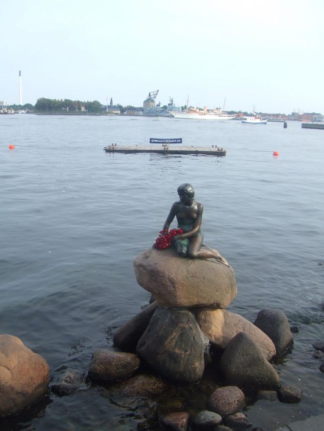 世界三大ガッカリと言われてるらしいマーメード。<br />すんごい小さいよ。<br />あとの二つはなんだ？一つは小便小僧に違いない！