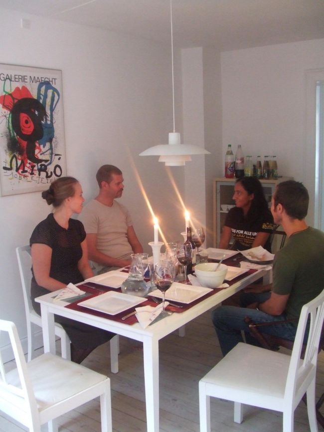 お世話になったのは中心の二人。友達カップルも招待して。