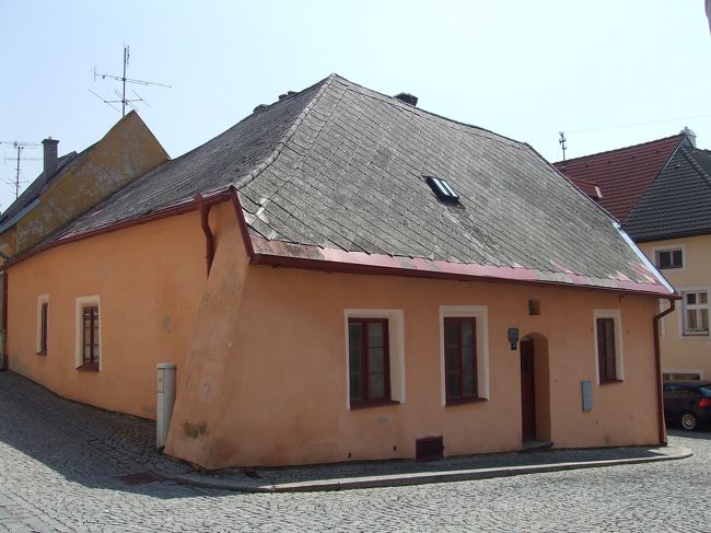 かわい〜<br />でもこんなちっさい家にあのでっかいチェコ人が住めるんだろーか、、、