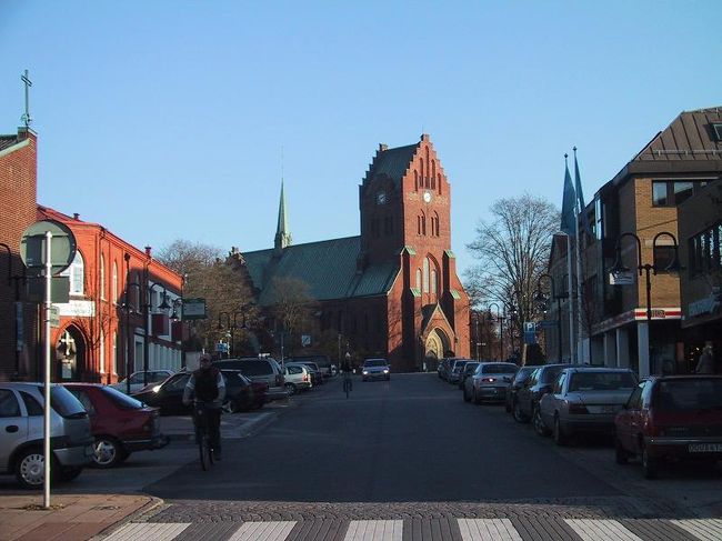 ヨーロッパの町は小さな町でも立派な教会があります。この町でも一番大きな建物が教会かもしれません。